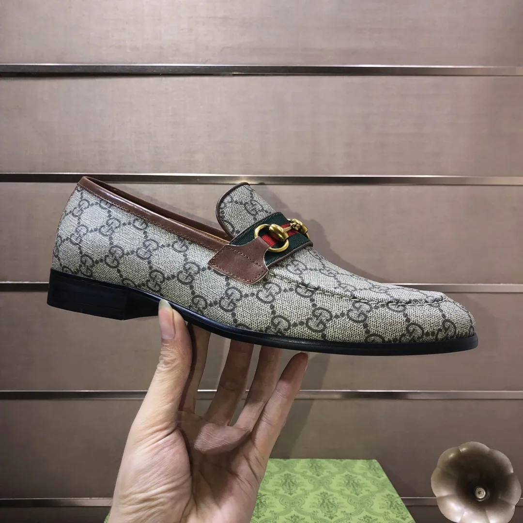 Men's shoes💰500💰Italy's top luxury men's shoe giant (GUCCI) (Gucci) (full cowhide lining) new arrival🍃Original European style🔰 Pleasant to the eye😍In order to make the shoes more durable and non-deformable🌀The production continues to follow traditional methods but there is still no lack of innovation💪Choose original sheepskin for the leather♻️ Smooth and natural And extra bright ⭐Made of imported cowhide, the first choice of rich people 38-45 (45 customized)